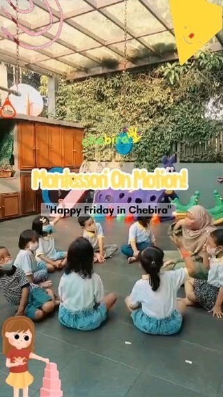 Bissmillah Salah satu kegiatan di kelas Montessori adalah Memindahkan kacang/objek dengan sendok.